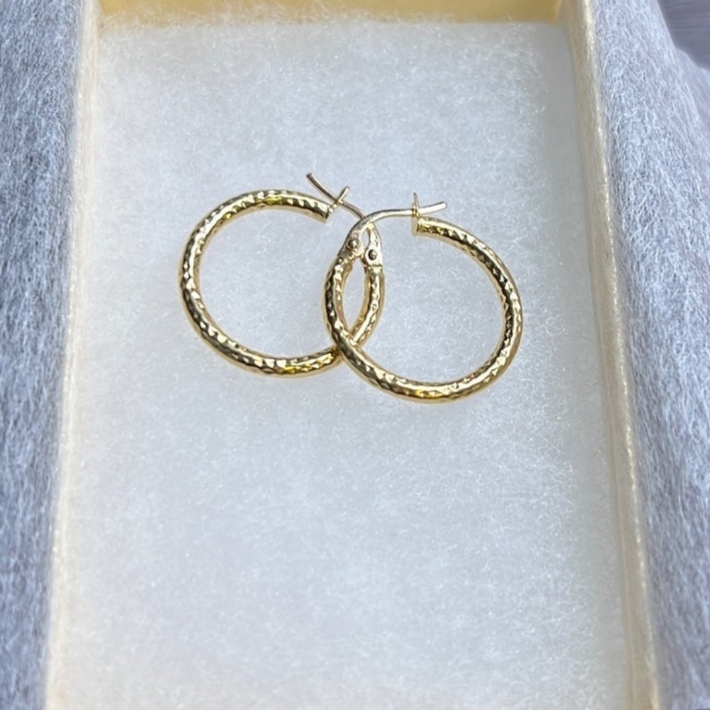 18k solid gold hoop earring